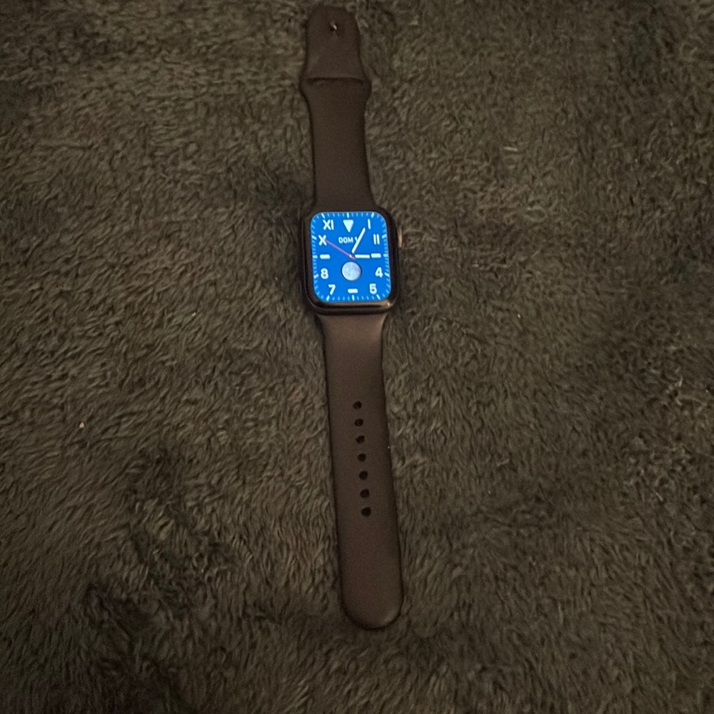 Apple Watch 5 generation 34 GB like new